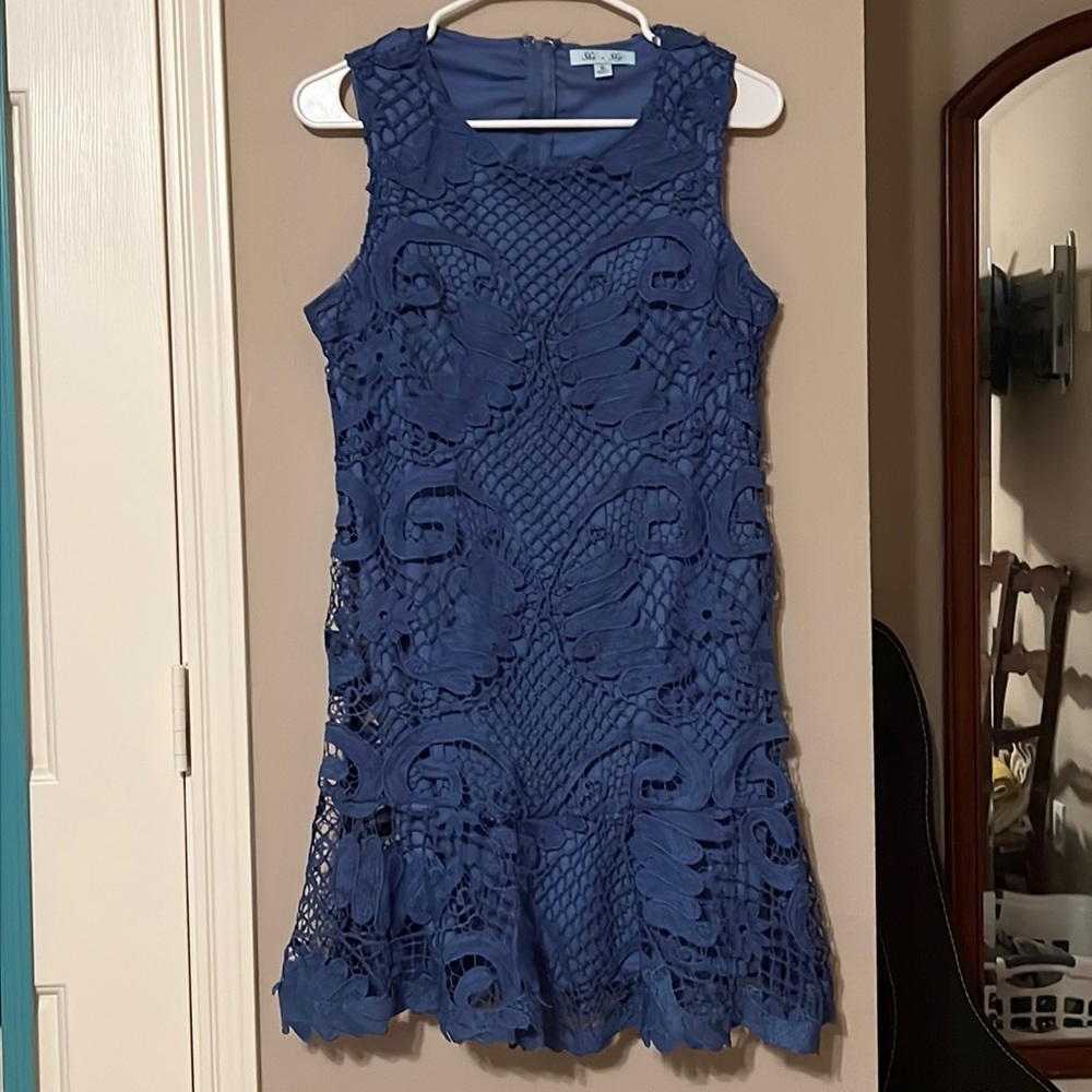 Cute zip-up Lacey blue dress!